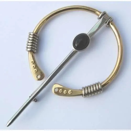 Pennanular Brooch