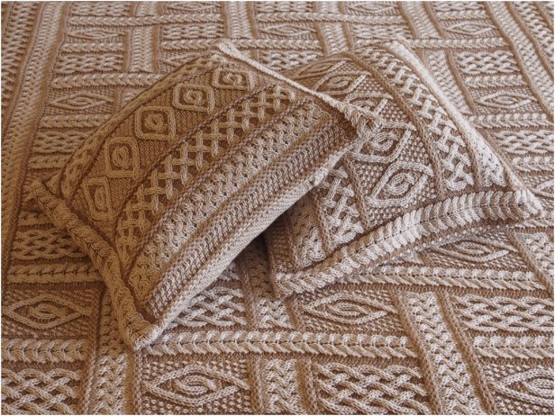 Two Tone Aran Plated Throw