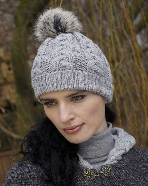 Cable Knit pom pom hat soft grey